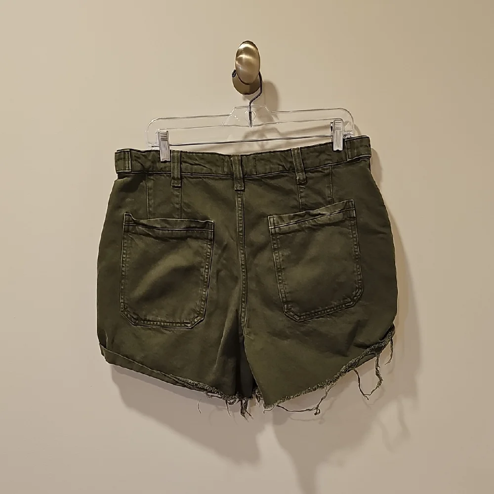 We The Free Free People Palmer Shorts Greenery; Size 31; EUC